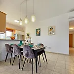 Aphrodites Pearl Luxury 3 Bed Apartment