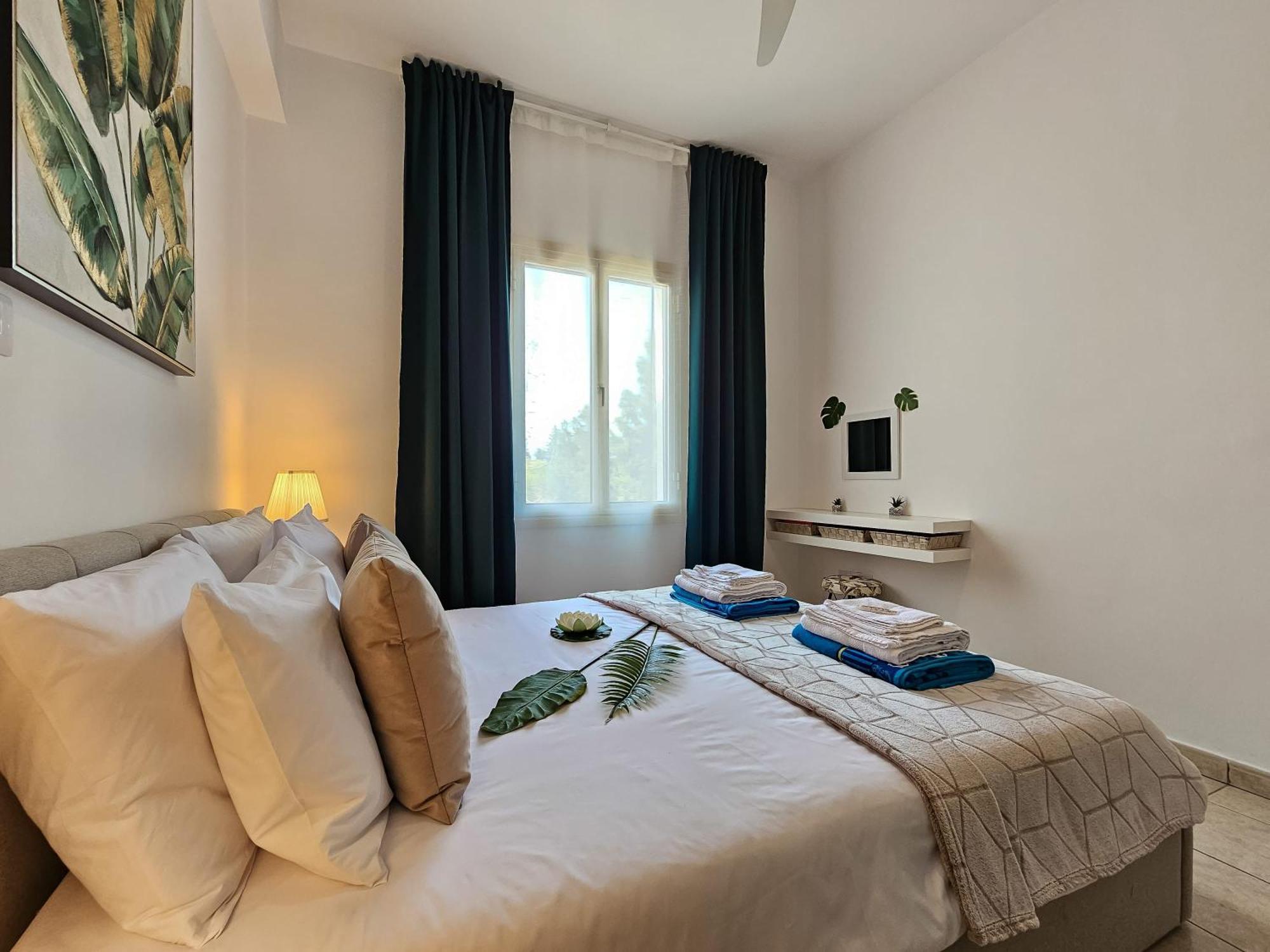 Aphrodites Pearl Luxury 3 Bed *