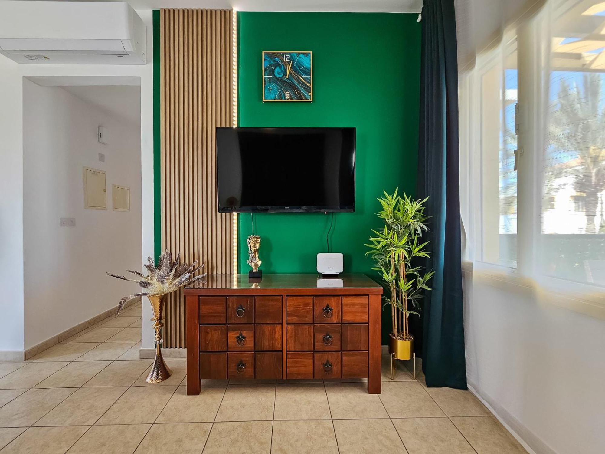 Aphrodites Pearl Luxury 3 Bed *